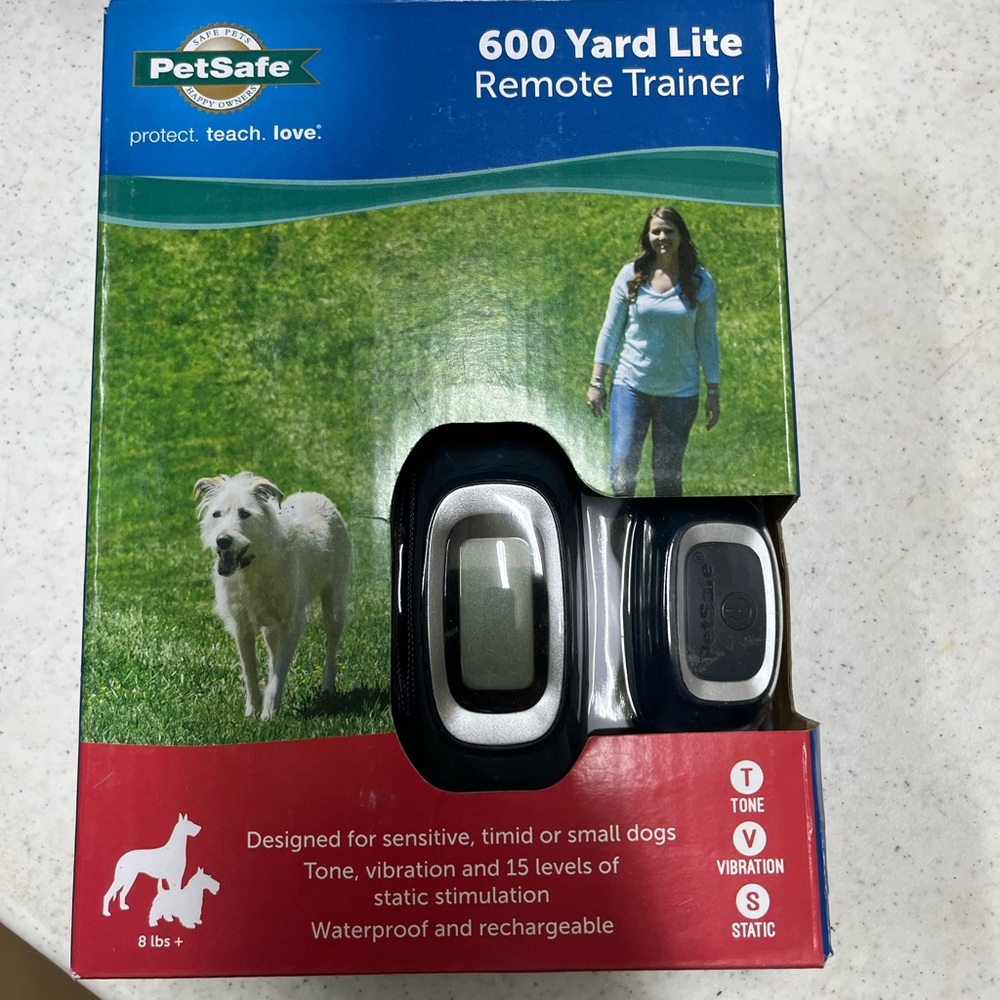 PetSafe 600 Yard Lite Remote Trainer - Red and Blue